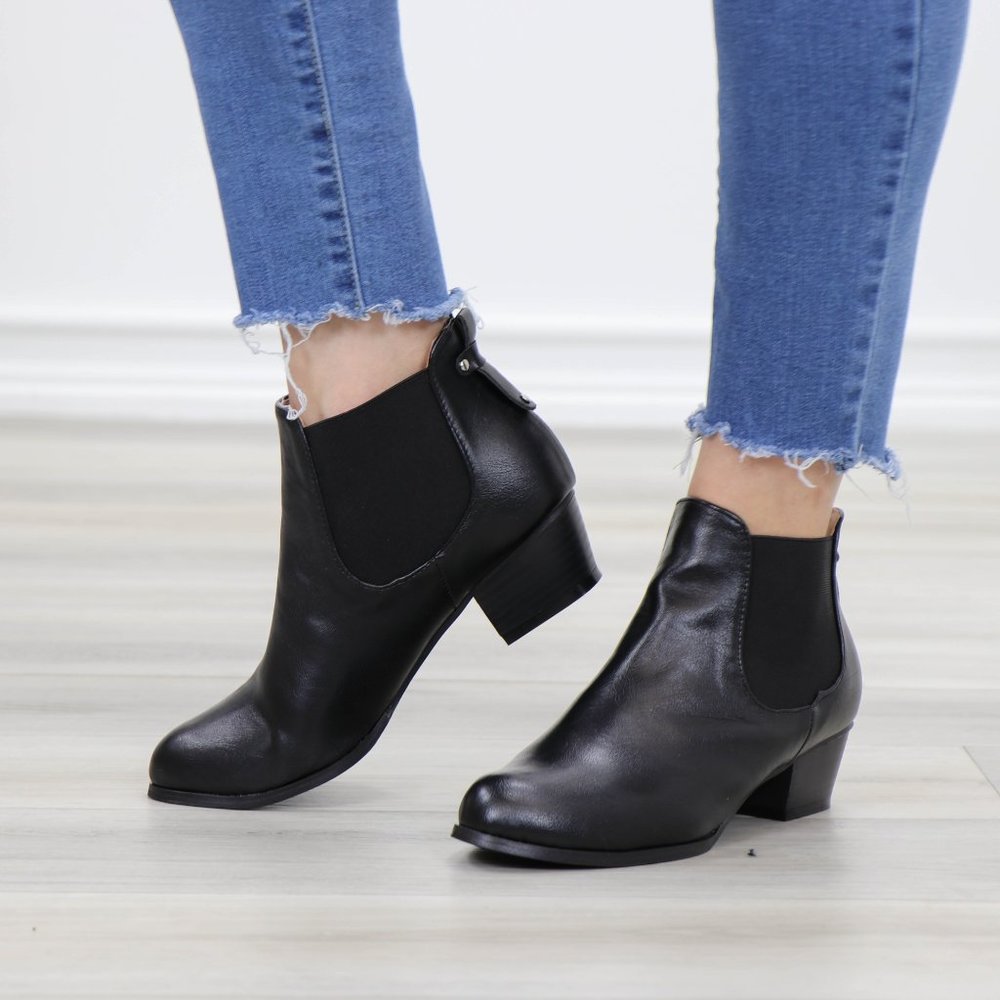 Black Faux Low Cut Leather Ankle Chelsea Boots - Picture 7 of 11